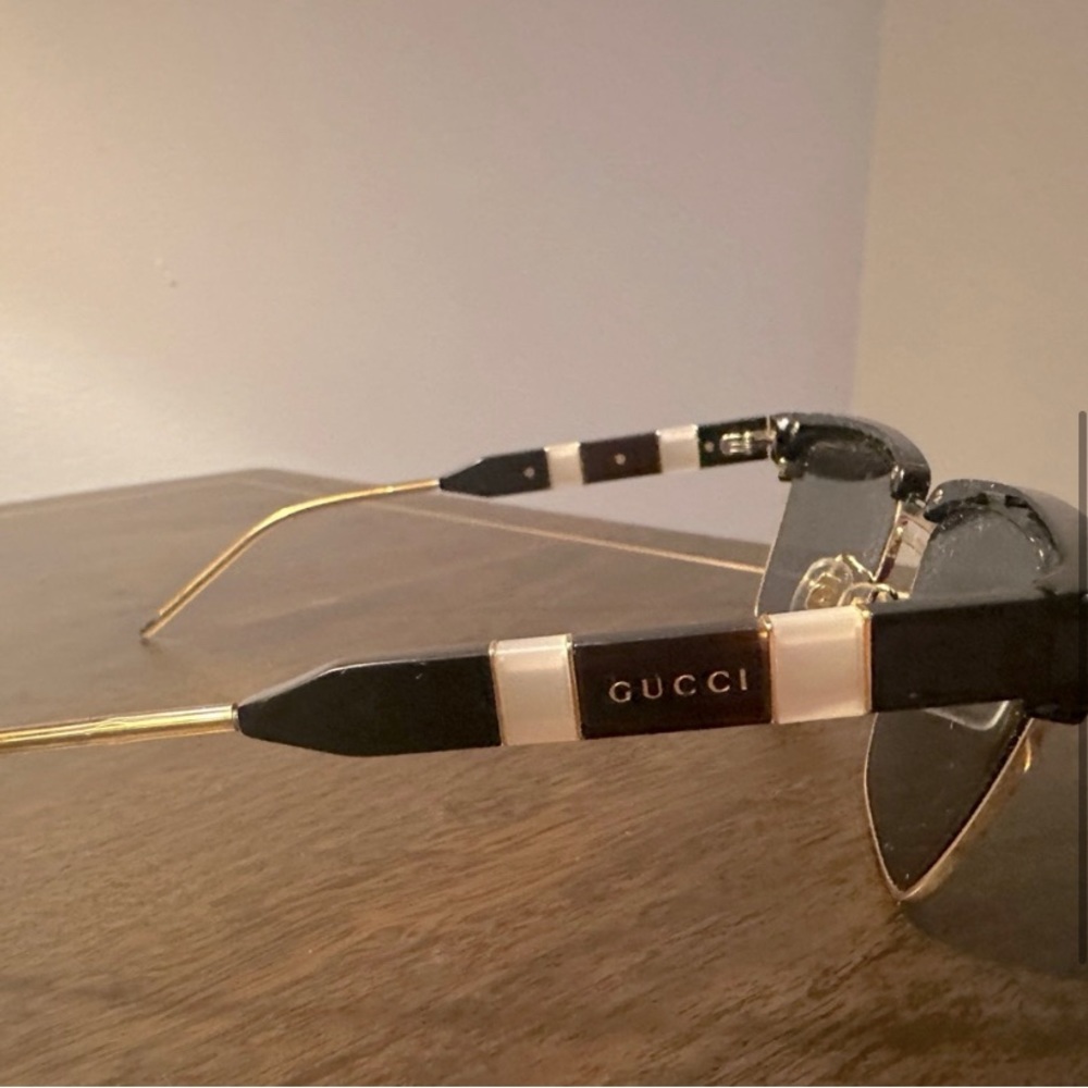 Authentic GUCCI Sunglasses Gold stripe w/ Pearls